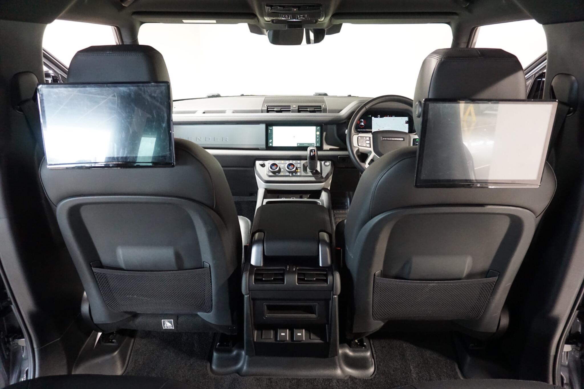 Land Rover Defender 110 3.0 D300 MHEV X-Dynamic SE SUV 5dr Diesel Auto 4WD Euro 6 (s/s) (300 ps)